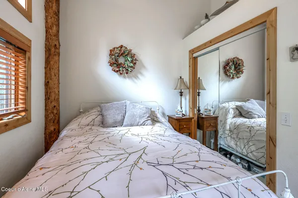 $985,000 | 23 West Bay Wood Lane, Hope, ID 83836