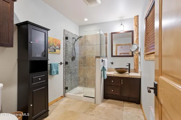 $985,000 | 23 West Bay Wood Lane, Hope, ID 83836