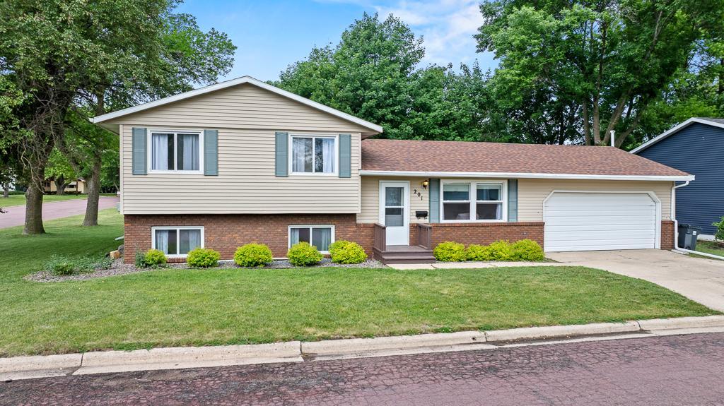 201 3rd Street East Tracy, MN 56175 - Photo 2 of 39