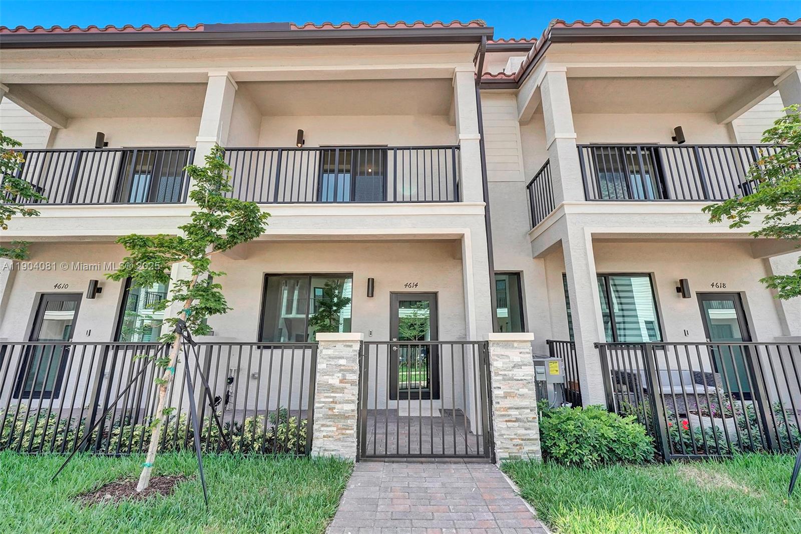 4614 Northwest 83rd Path Doral, FL 33166 - Photo 14 of 49