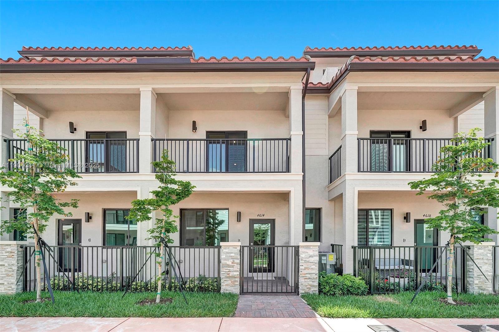 4614 Northwest 83rd Path Doral, FL 33166 - Photo 15 of 49