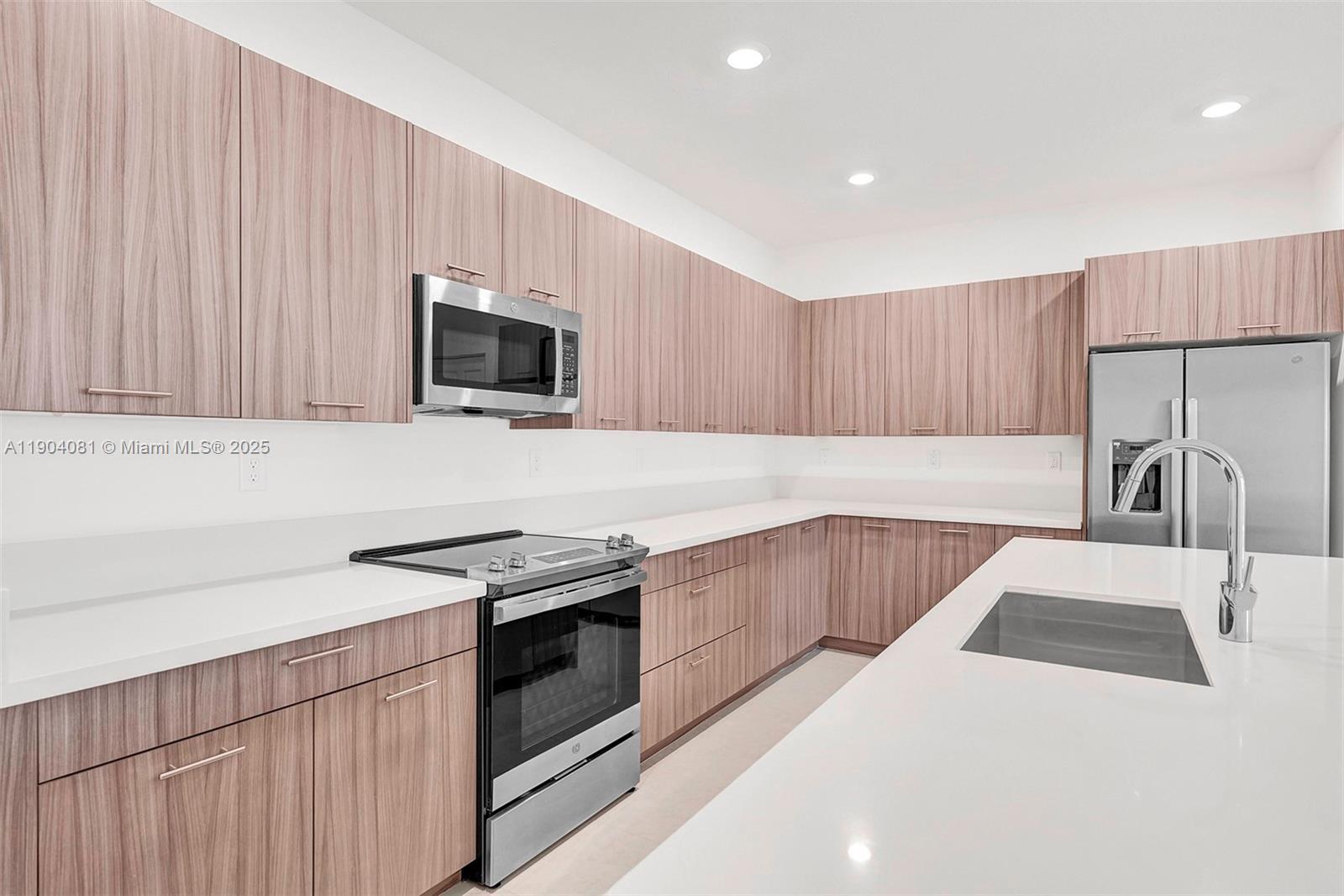 4614 Northwest 83rd Path Doral, FL 33166 - Photo 18 of 49