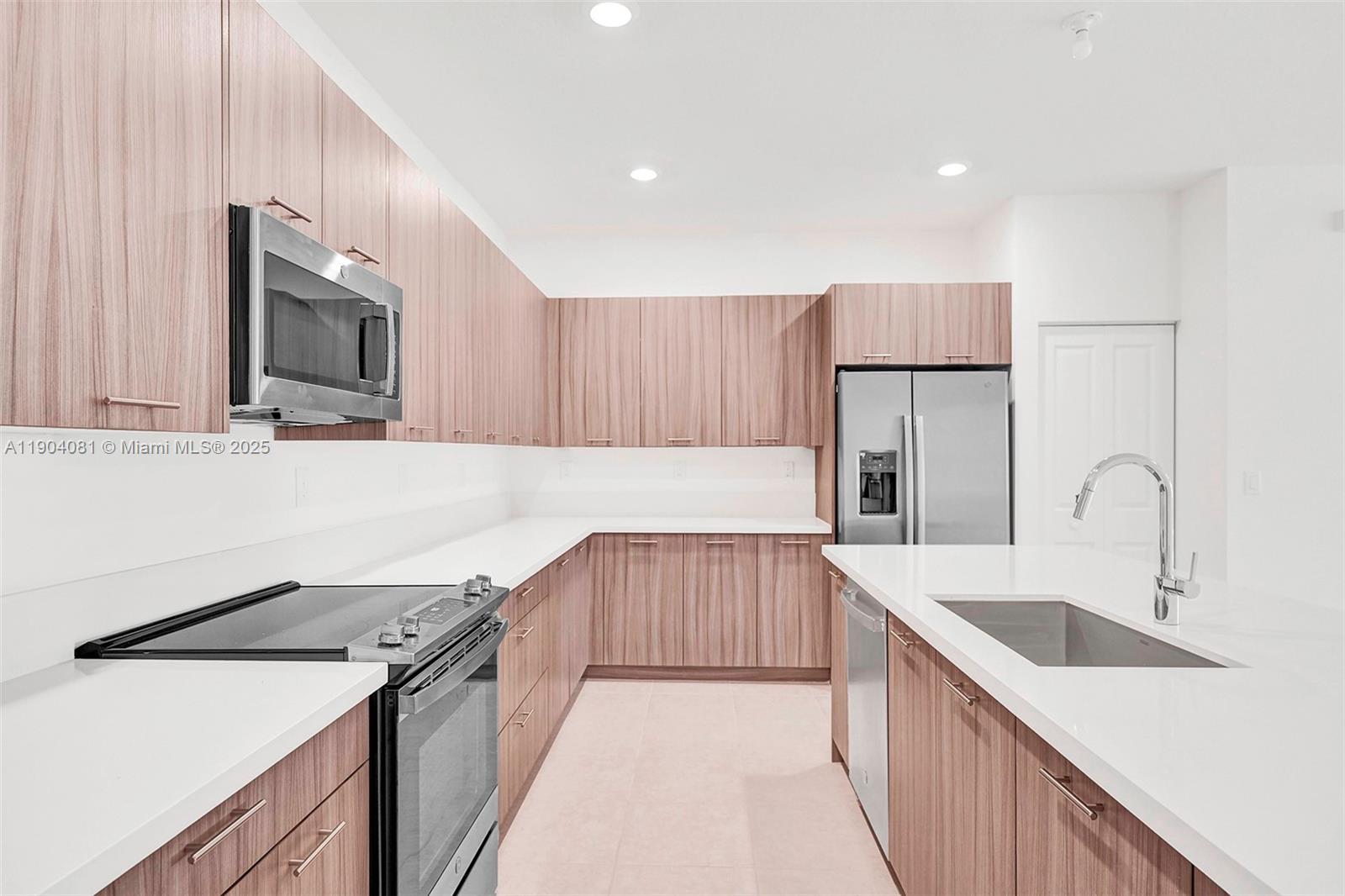 4614 Northwest 83rd Path Doral, FL 33166 - Photo 20 of 49