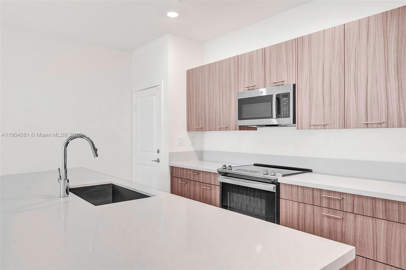 4614 Northwest 83rd Path Doral, FL 33166 - Photo 23 of 49