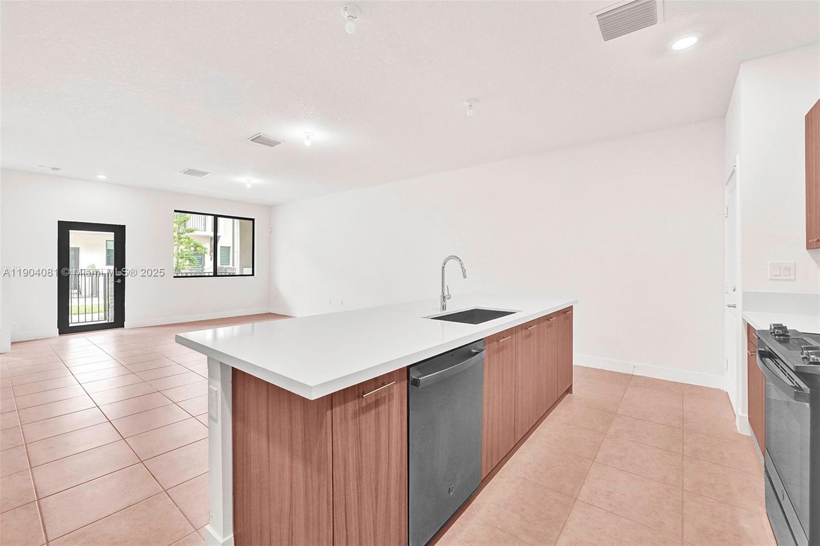 4614 Northwest 83rd Path Doral, FL 33166 - Photo 24 of 49