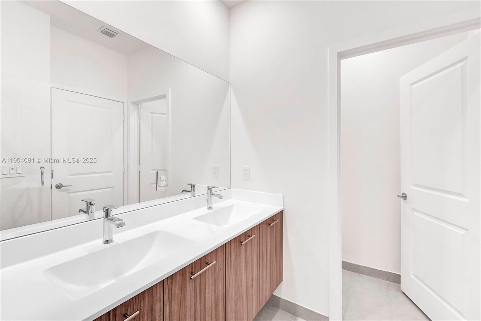 4614 Northwest 83rd Path Doral, FL 33166 - Photo 33 of 49