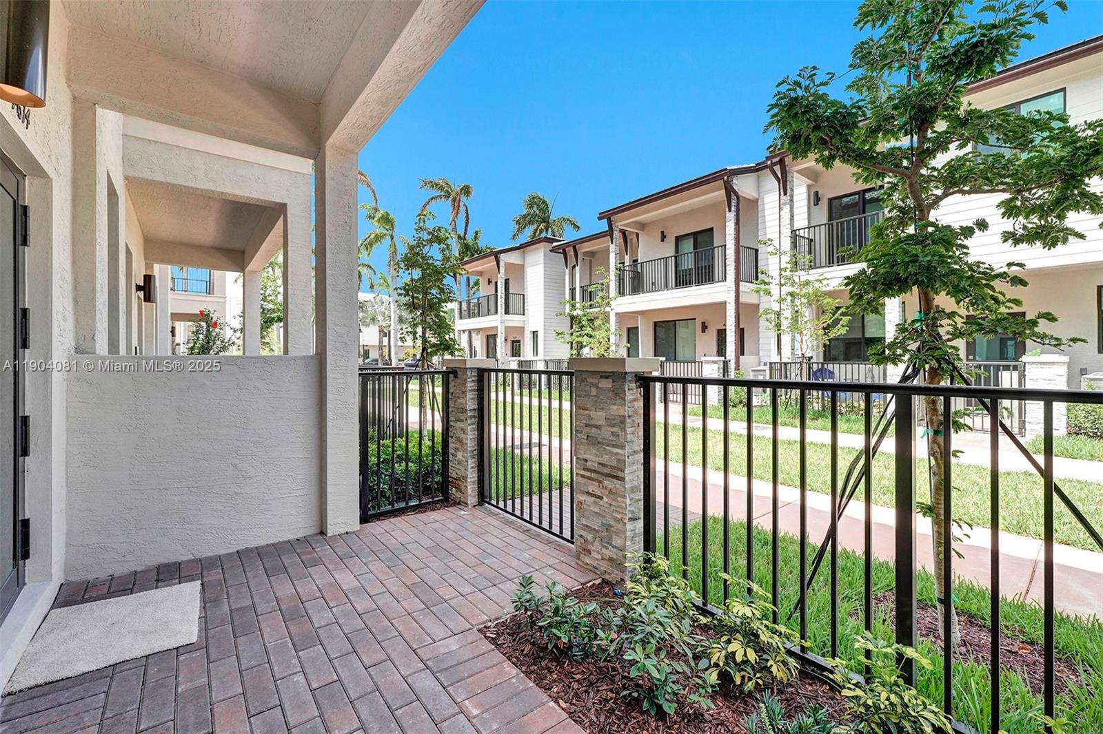 4614 Northwest 83rd Path Doral, FL 33166 - Photo 10 of 49