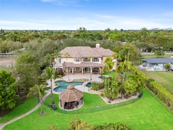a view of a house with a yard and garage