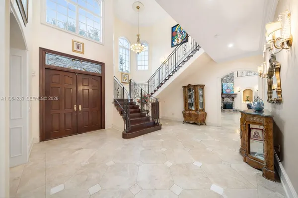 a view of an entryway with a livingroom