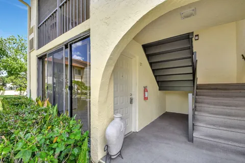 $132,000 | 3531 Tall Pine Way, Unit C1, Greenacres, FL 33463