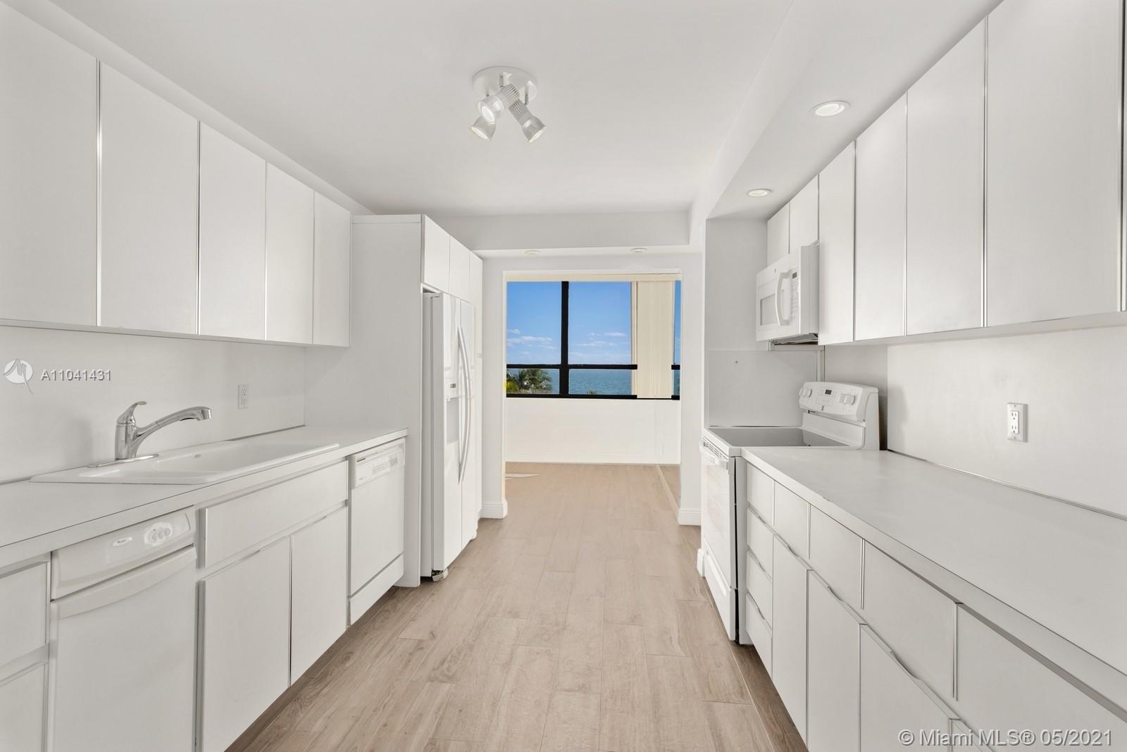 2 Grove Isle Drive, Unit B402 Miami, FL 33133 - Photo 4 of 24