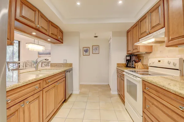 $2,750 | 950 Lavers Circle, Unit F307, Delray Beach, FL 33444
