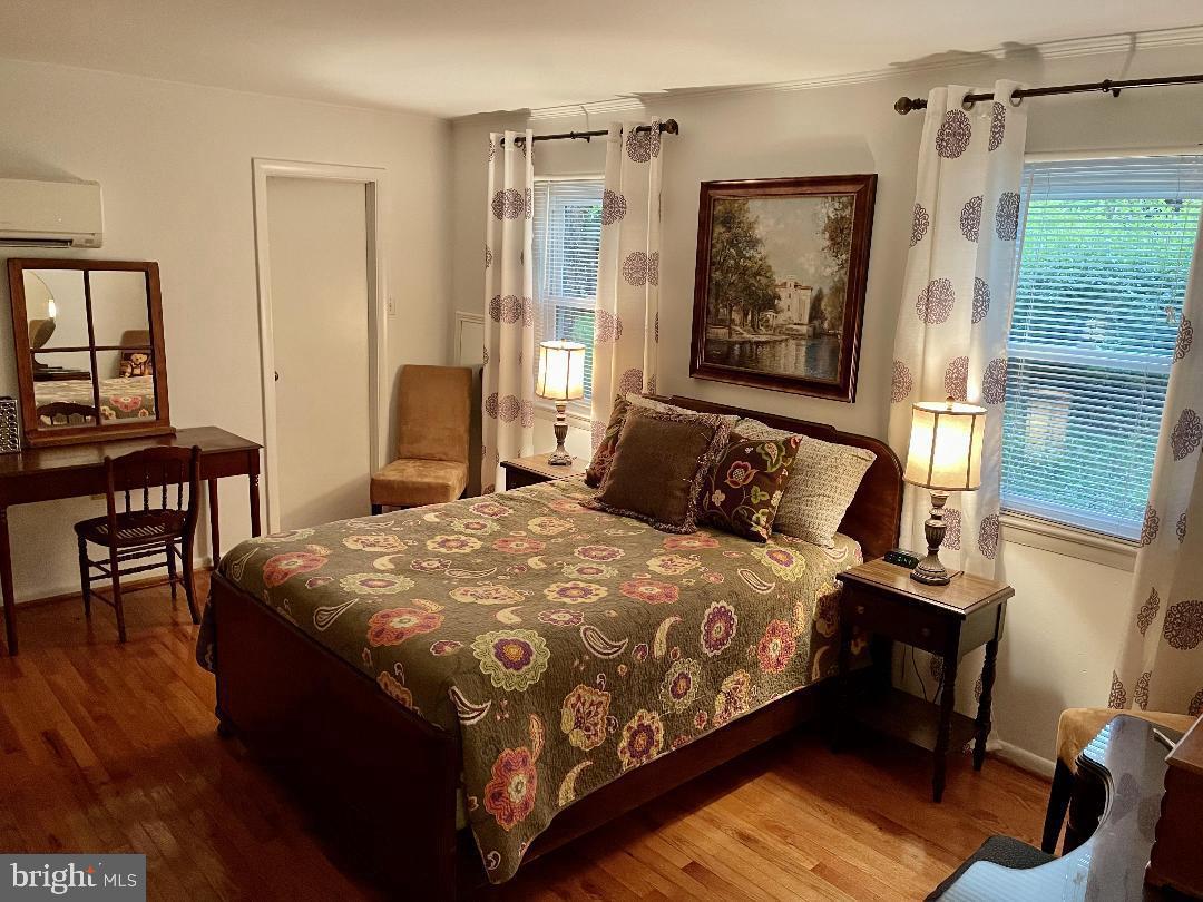 17648 Canby Road Leesburg, VA 20175 - Photo 8 of 12 a bedroom with a bed a table and chair