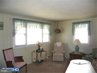 719 Delaware Avenue Riverside, NJ 08075 - Photo 2 of 10 Living Room