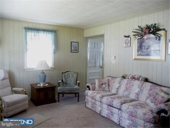 719 Delaware Avenue Riverside, NJ 08075 - Photo 3 of 10 Living Room