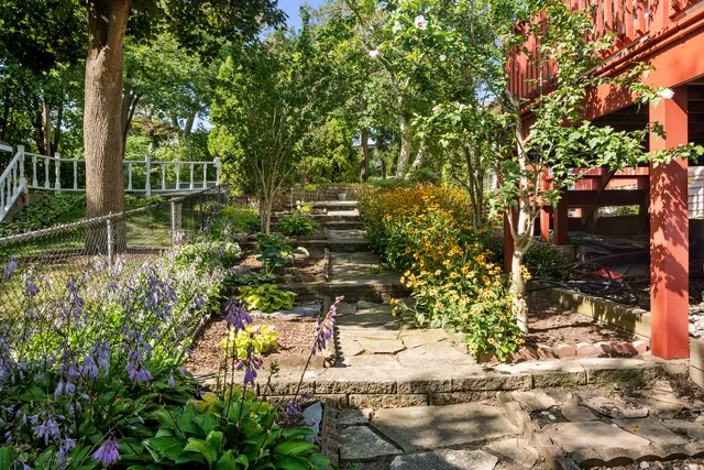 $825,000 | 24013 North Forest Drive, Lake Zurich, IL 60047