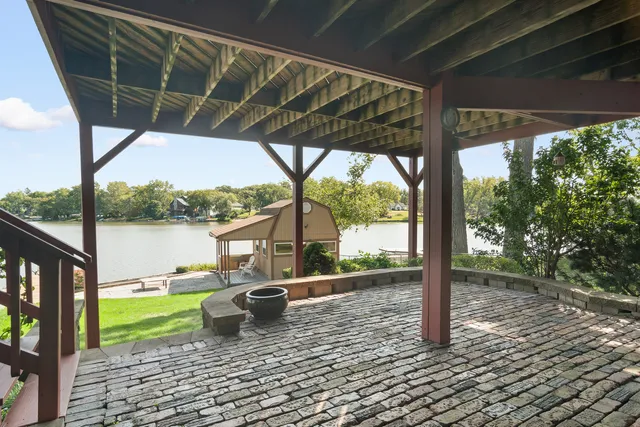 $825,000 | 24013 North Forest Drive, Lake Zurich, IL 60047