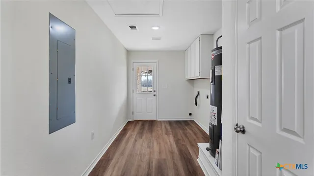 a view of yard with tree in front of it