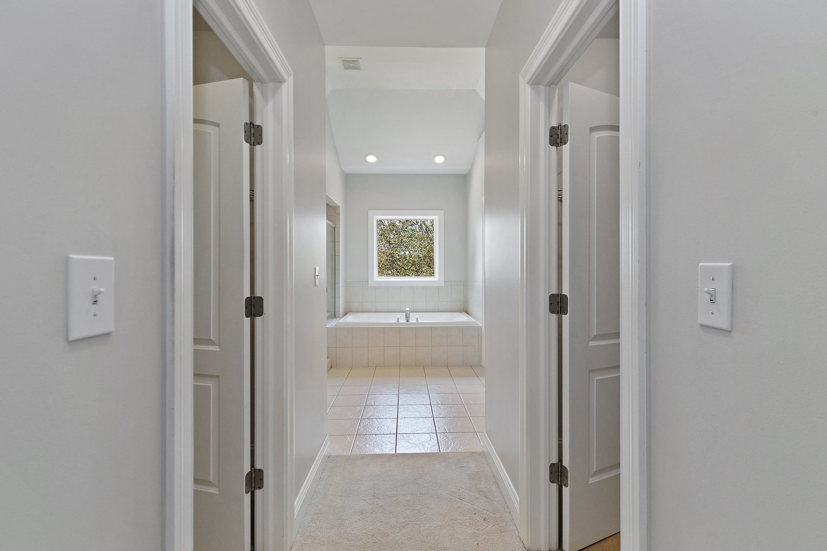 2073 Westover Road North Aurora, IL 60542 - Photo 13 of 24 a bathroom with a tub and shower