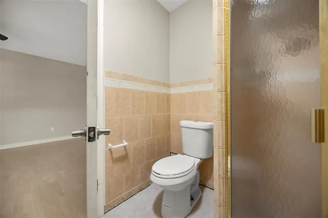 a bathroom with a toilet and a shower