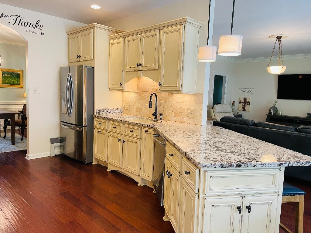 106 Mindy Circle Collierville, TN 38017 - Photo 8 of 25 a kitchen with stainless steel appliances granite countertop a sink refrigerator and cabinets