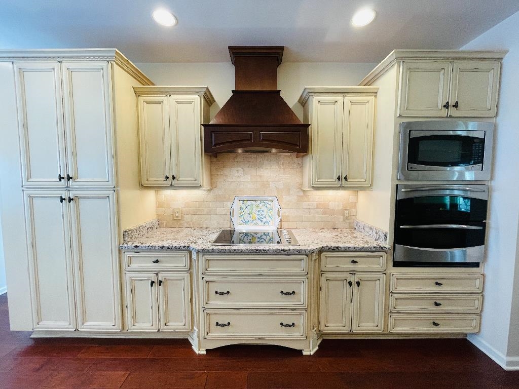 106 Mindy Circle Collierville, TN 38017 - Photo 9 of 25 a kitchen with stainless steel appliances a stove and cabinets
