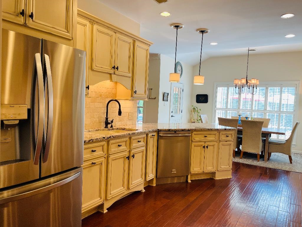 106 Mindy Circle Collierville, TN 38017 - Photo 10 of 25 a large kitchen with stainless steel appliances a refrigerator a sink dishwasher a stove and white cabinets with wooden floor