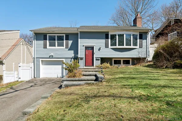 $725,000 | 159 Chestnut Circle, Northport, NY 11768