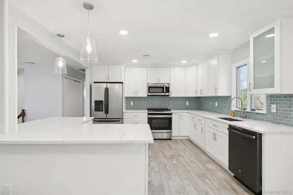 $725,000 | 159 Chestnut Circle, Northport, NY 11768