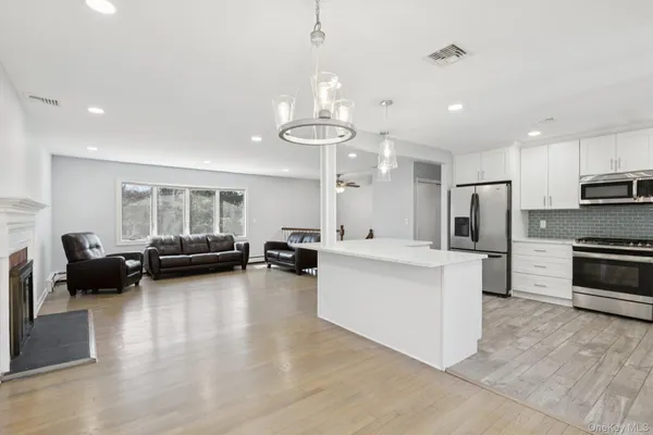 $725,000 | 159 Chestnut Circle, Northport, NY 11768