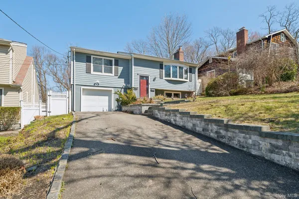 $725,000 | 159 Chestnut Circle, Northport, NY 11768