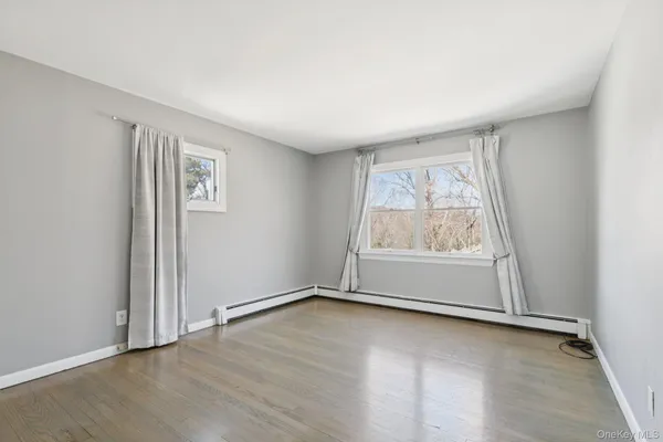 $725,000 | 159 Chestnut Circle, Northport, NY 11768