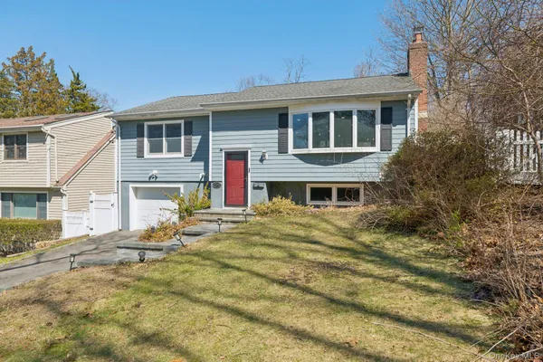 $725,000 | 159 Chestnut Circle, Northport, NY 11768