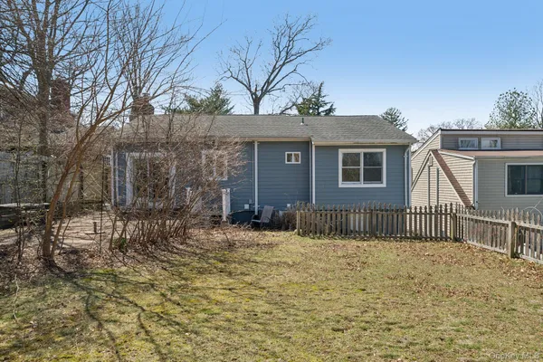 $725,000 | 159 Chestnut Circle, Northport, NY 11768