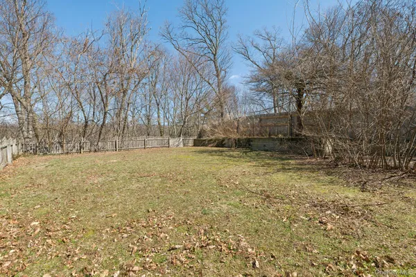 $725,000 | 159 Chestnut Circle, Northport, NY 11768