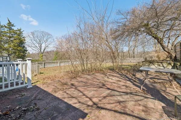 $725,000 | 159 Chestnut Circle, Northport, NY 11768