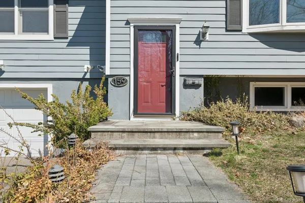 $725,000 | 159 Chestnut Circle, Northport, NY 11768