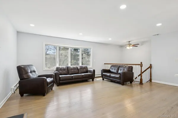 $725,000 | 159 Chestnut Circle, Northport, NY 11768