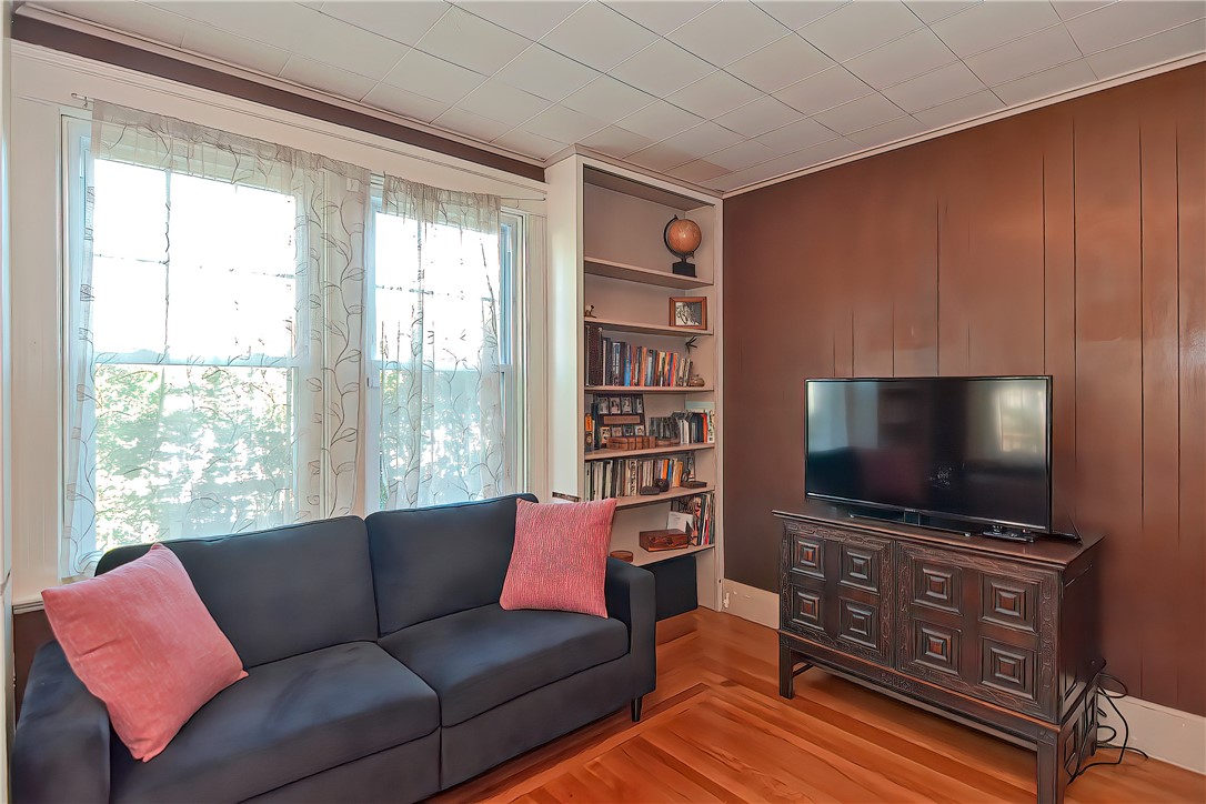 36 Mt Hope Avenue Providence, RI 02906 - Photo 12 of 38