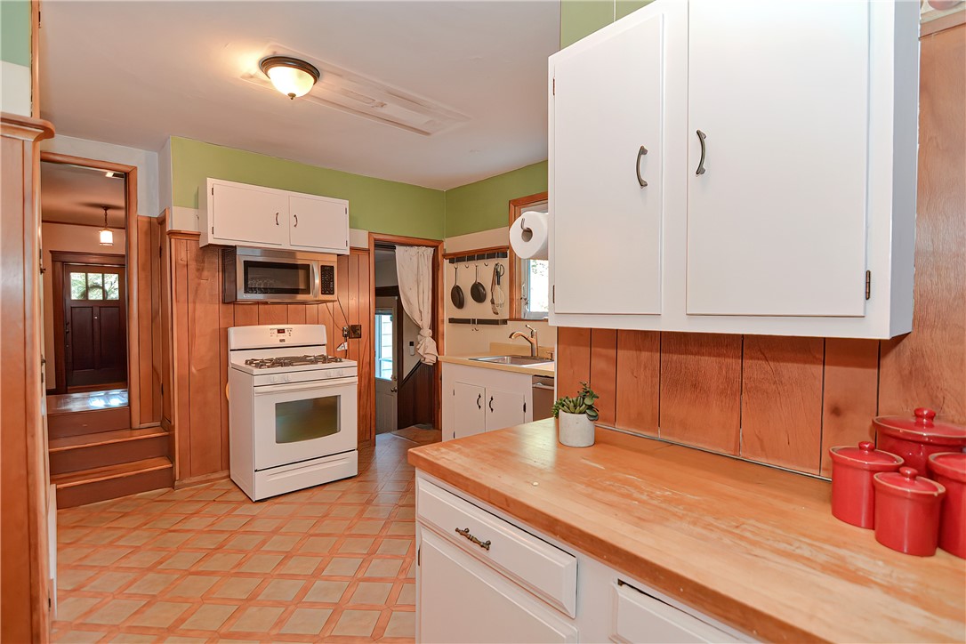 36 Mt Hope Avenue Providence, RI 02906 - Photo 14 of 38