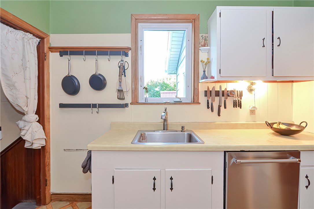 36 Mt Hope Avenue Providence, RI 02906 - Photo 15 of 38