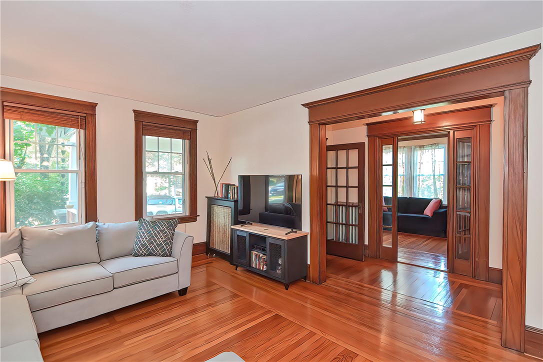 36 Mt Hope Avenue Providence, RI 02906 - Photo 4 of 38