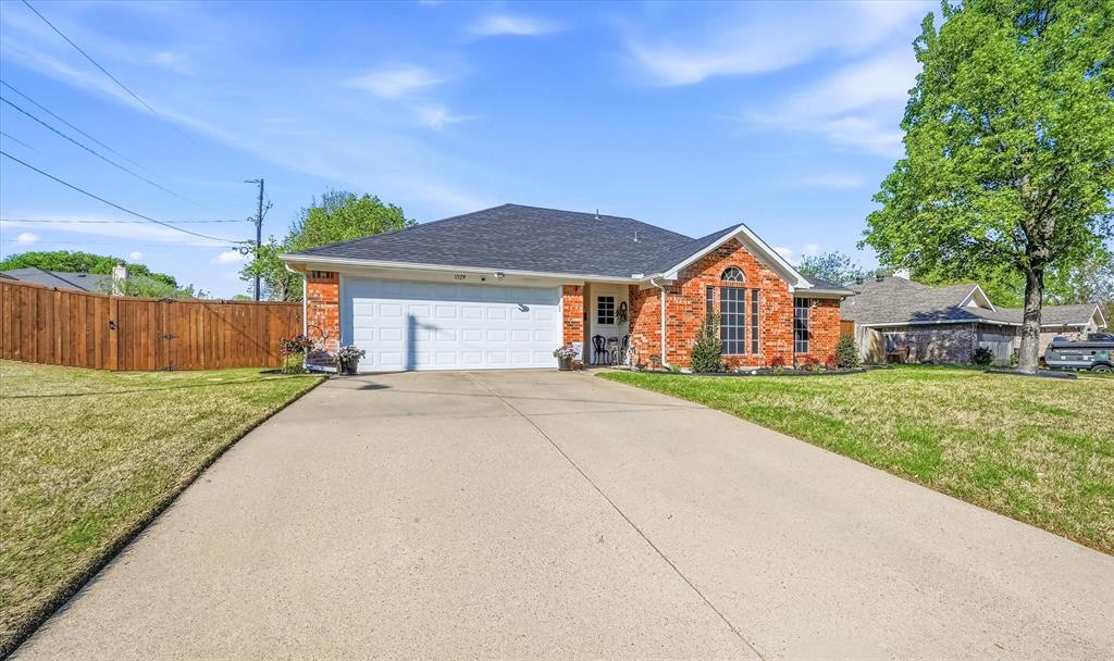 1329 Ridge Drive Midlothian, TX 76065 - Photo 3 of 30
