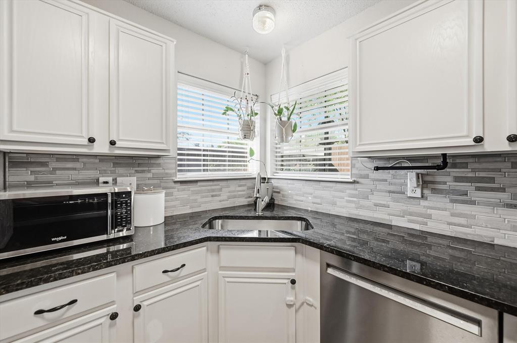 1329 Ridge Drive Midlothian, TX 76065 - Photo 10 of 30