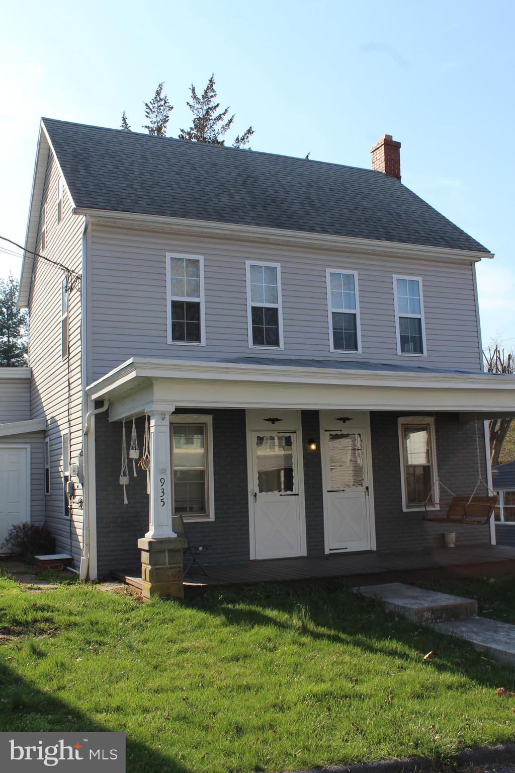 935 Maple Street Lititz, PA 17543 - Photo 2 of 38