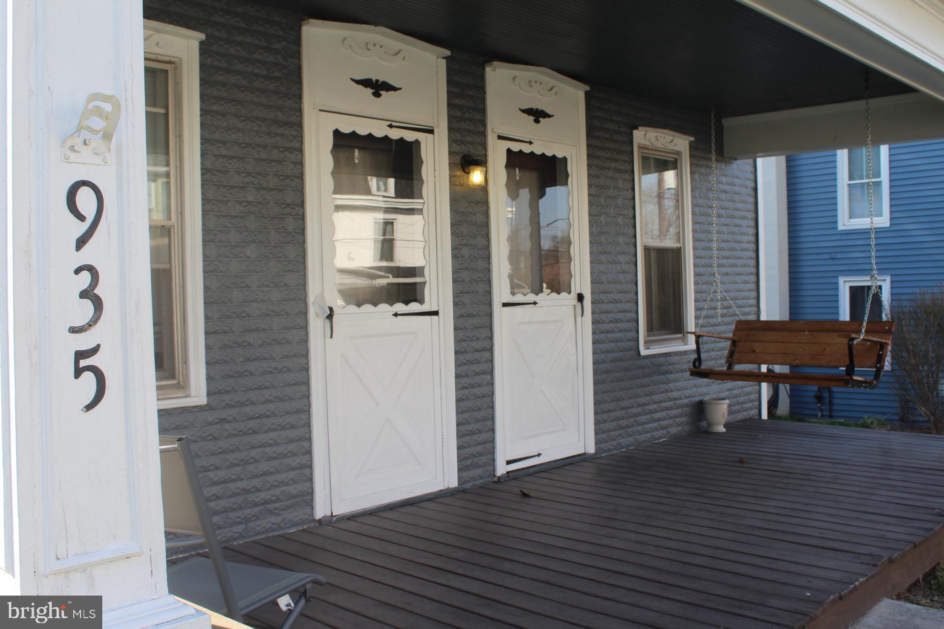 935 Maple Street Lititz, PA 17543 - Photo 3 of 38