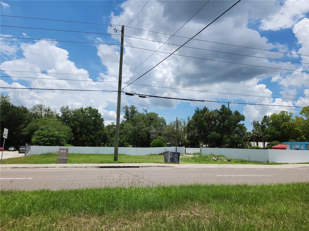 1007 Northeast 25th Street Ocala, FL 34470 - Photo 2 of 9 a view of a yard