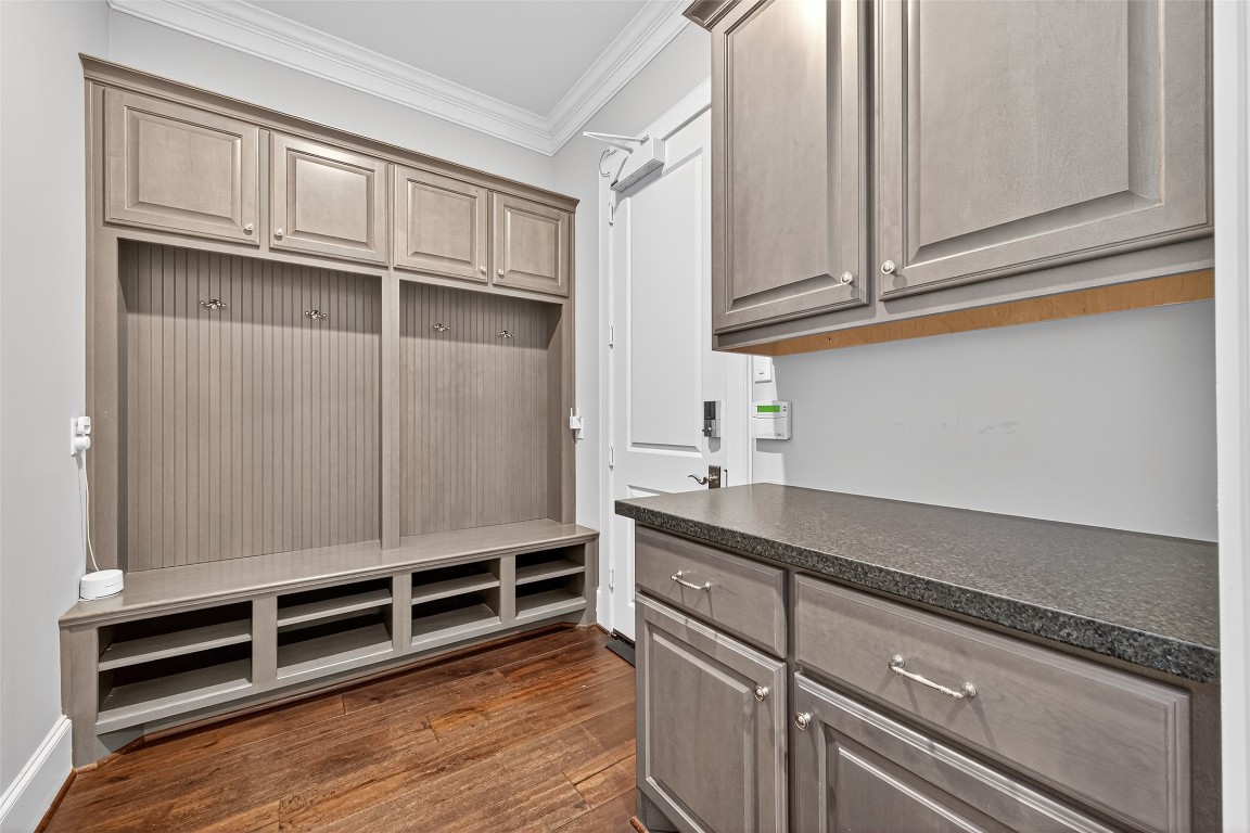 6806 West Warwick Lake Lane Spring, TX 77389 - Photo 23 of 50 Mud room with custom cabinets