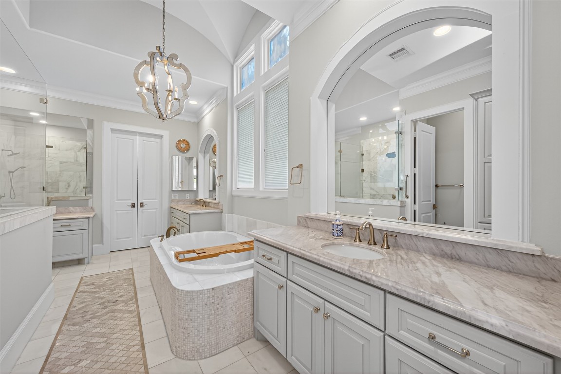 6806 West Warwick Lake Lane Spring, TX 77389 - Photo 38 of 50 Luxury en-suite bathroom