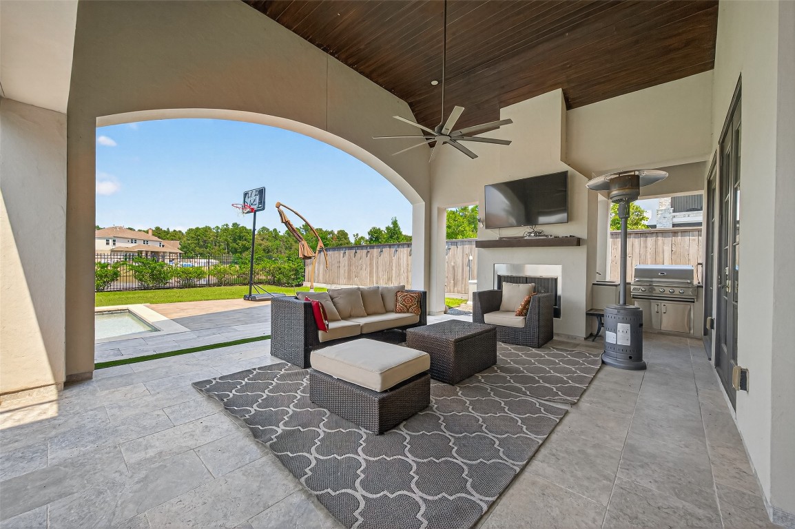 6806 West Warwick Lake Lane Spring, TX 77389 - Photo 47 of 50 covered patio with kitchen